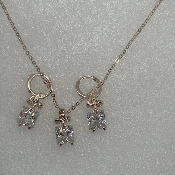 Elegant Rose Gold-Tone Cubic Zirconia Bow Necklace and Earrings Set - Picture 2 of 11
